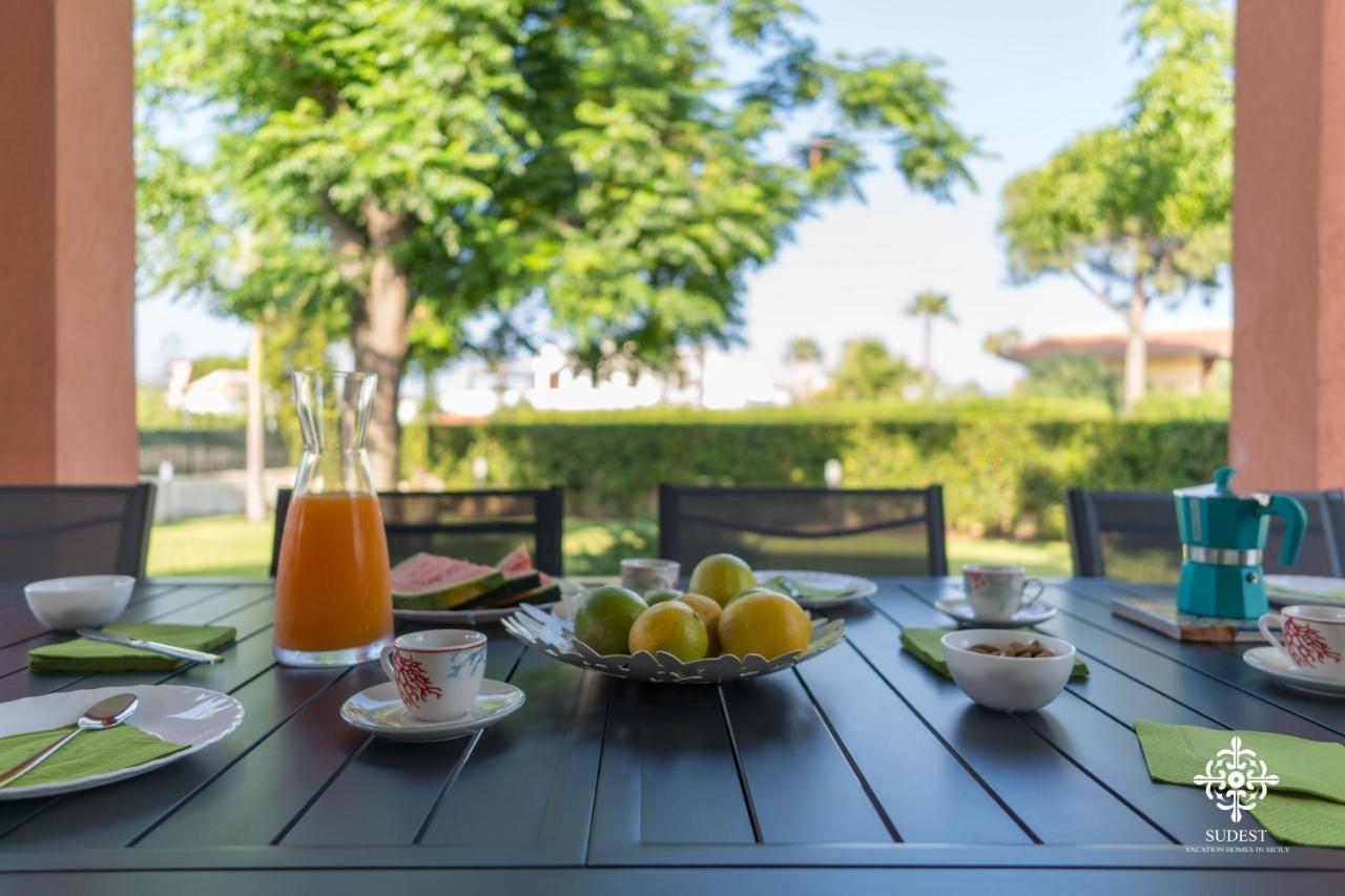 Villa Seaside - Beach Retreat With Jacuzzi Szirakúza Kültér fotó