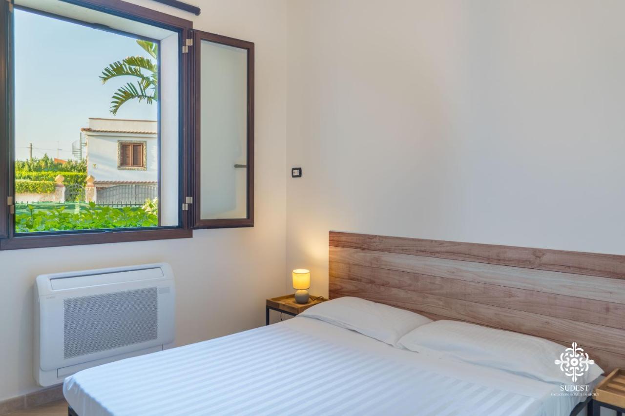 Villa Seaside - Beach Retreat With Jacuzzi Szirakúza Kültér fotó