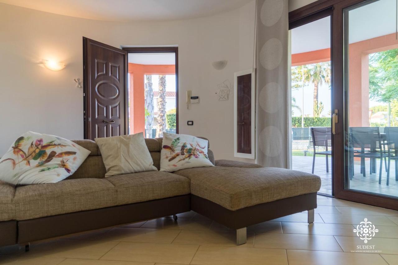 Villa Seaside - Beach Retreat With Jacuzzi Szirakúza Kültér fotó