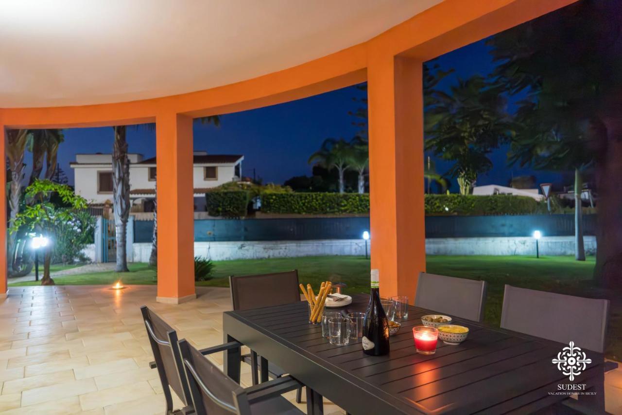 Villa Seaside - Beach Retreat With Jacuzzi Szirakúza Kültér fotó