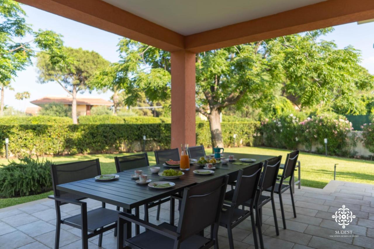 Villa Seaside - Beach Retreat With Jacuzzi Szirakúza Kültér fotó