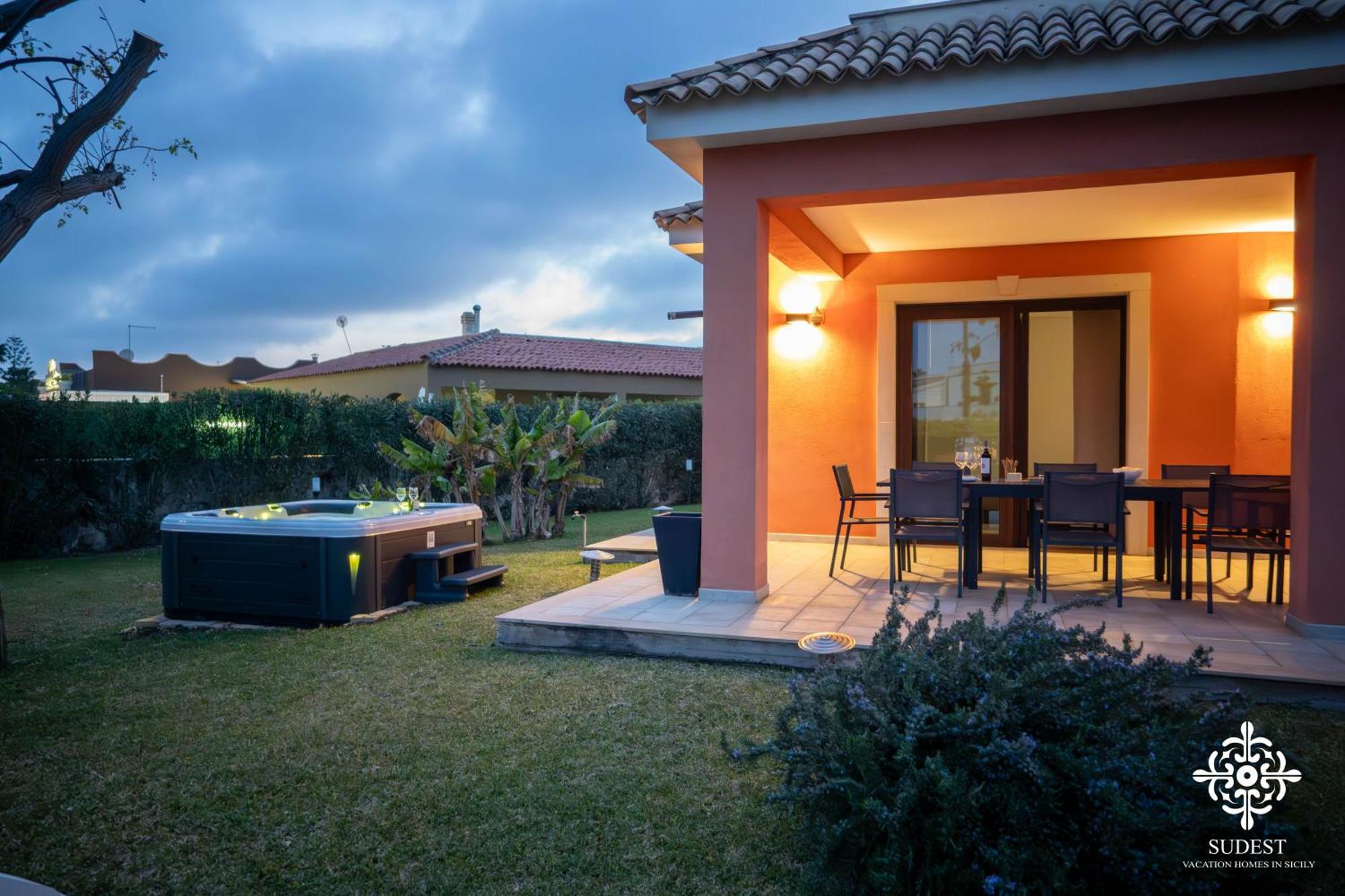 Villa Seaside - Beach Retreat With Jacuzzi Szirakúza Kültér fotó