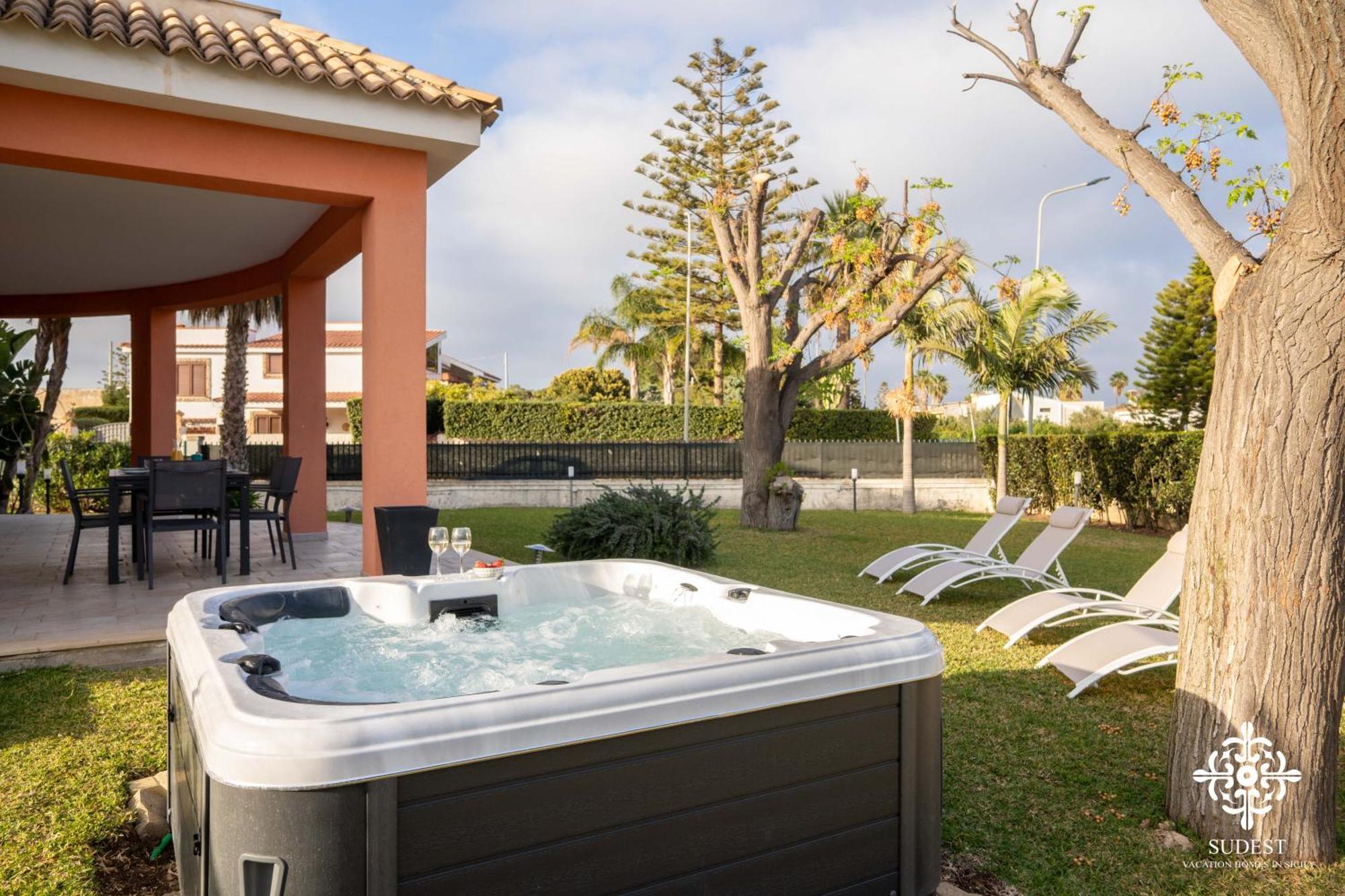 Villa Seaside - Beach Retreat With Jacuzzi Szirakúza Kültér fotó